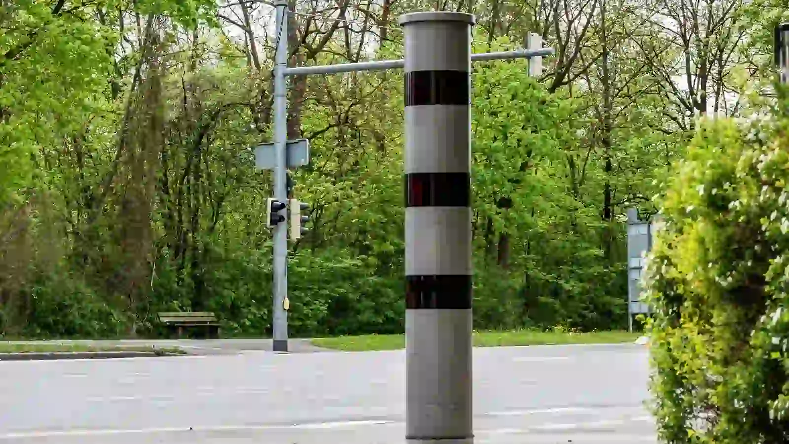 Ampelblitzer zur Überwachung eines Rotlichtverstoßes